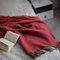 Linen & Cotton Weiche Warme Decke Wolldecke Wohndecke Kuscheldecke Columbus - 100% Reine Neuseeland Wolle, Rot Braun (140 x 200 cm) Sofadecke Couchdecke Überwurf Blanket Plaid Winter Sofa Schurwolle