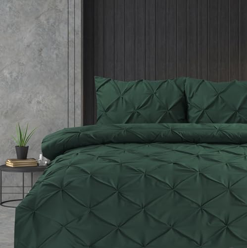 Linen Home Pintuck King Size Duvet Cover Set Bottle Green Pinch Pleat Soft Microfibre Quilt Cover with 2 Pillowcases, Easy Care Wrinkle Free Bedding Set of 3 Pcs