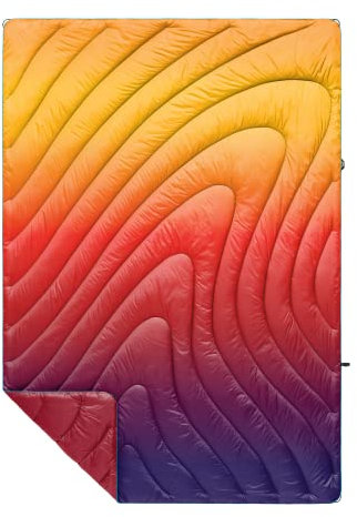 Rumpl Original Puffy Blanket – warme bauschige Campingdecke, 100% recycelte Polyester-Isolierung, leicht, verstaubar, wasserabweisend, Outdoor-Pufferdecke, 132,1 x 190,5 cm, V1, Pyro-Fade