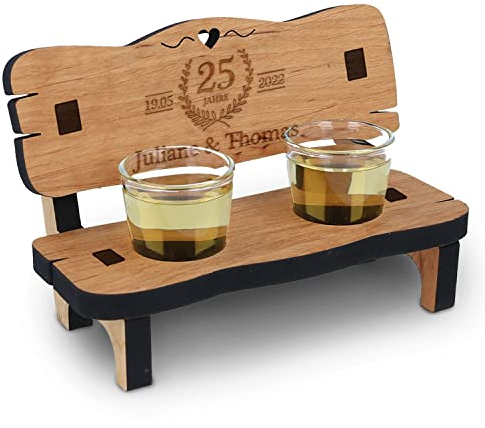 GRAVURZEILE Banco de chupito grabado – diseño de bodas – grabado personalizado con nombre y fecha – de madera MDF – incluye 2 vasos de chupito – regalo para bodas de plata