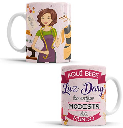 Taza Aquí Bebe la Mejor Modista del Mundo/Taza aqui Bebe una Super Modista/Taza Personalizada con Nombre/Taza Regalo Original para Modsita - Taza de cerámica de 350 ML