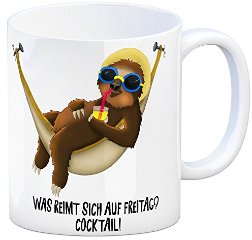 trendaffe Kaffeebecher mit Faultier in Hängematte Motiv und Spruch: Was reimt sich auf Freitag? Cocktail