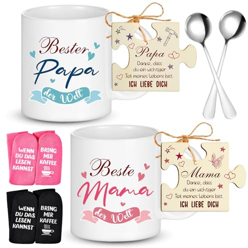 Nuenen Geschenkset für Eltern Papa und Mama inkusive Bester Papa Beste Mama der Welt Tassen mit 2 Holz Geschenkanhänger in Puzzle Form und 2 Socken und 2 Löffel Beste Eltern Geschenk für Vater Mutter