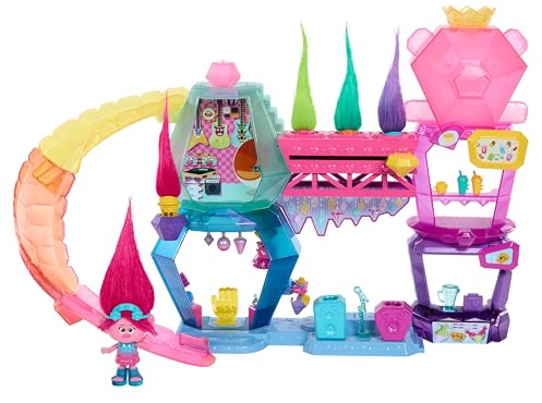 Mattel DREAMWORKS TROLLS Gemeinsam Stark - Furchtberg Spielset mit Königin Poppy und Rutsche, Snackbar, Ankleidezimmer und ein Feuerwerk haariger Überraschungen, für Kinder ab 3 Jahren, HNV37