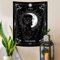Gothic schwarze Katze vertikaler Wandteppich, hexige schwarze und weiße Tarotkarte, Flügelmaus Katze, cooler Wandteppich für Männer, Mondphasen, ästhetische Anime, Hexerei, Poster, 101.6x152.4 cm