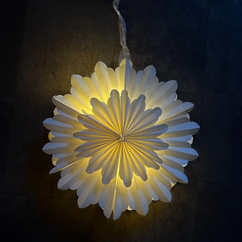 Tim Home LED Weihnachtsstern in Blumenform 42 cm - warmweiß mit 20 LEDs und Timer, batteriebetrieben - hängende Fensterdeko in Weiß aus Papier mit Magnetverschluss