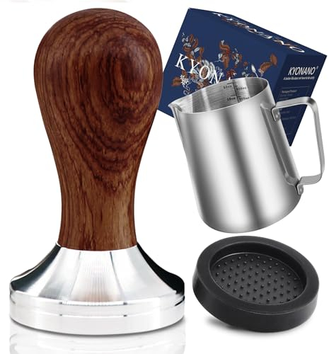 KYONANO Kaffee Tamper 51mm inkl Tampermatte & 350ml Milchkännchen - Espresso Tamper Set - Kaffeemehlpresser aus Edelstahl mit Gelbe Birneholz Griff - Kaffee Tamper Set für Cafes & Kaffeeliebhaber