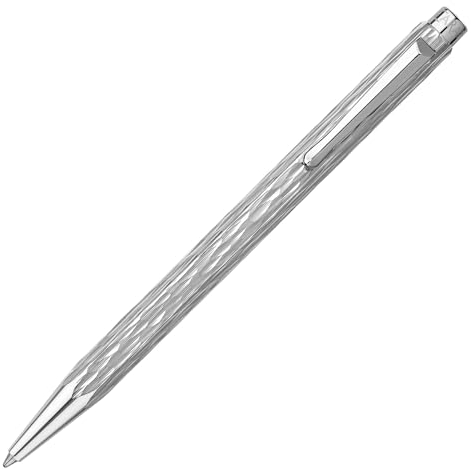 Caran d`Ache Ecridor Venetian Set, Kugelschreiber mit Lederetui, aus Messing mit Palladium- Finish, Lasergravur des Caran d’Ache-Logos auf dem Druckknopf, 8902.486