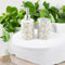 ROCKING GIFTS Blumengeschenkset für das Badezimmer, Seifenspender und Keramikbecher, Landhausstil