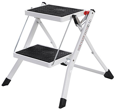 SONGMICS Trittleiter mit 2 Stufen, zusammenklappbar, Trittbreite 20 cm, Gummi, rutschfest, mit Griff, Belastung 150 kg, aus Stahl, Weiß und Schwarz GSL02WT