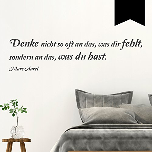 WANDKINGS Wandtattoo - Denke nicht so oft an das, was dir fehlt, sondern an das, was du hast. (Marc Aurel) - 85 x 20 cm - Schwarz - Wähle aus 5 Größen & 35 Farben