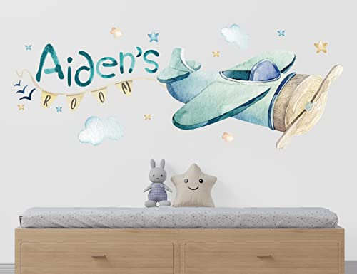 Namens-Flugzeug-Aufkleber für die Wand – Kinderflugzeug-Bett-Namens-Aufkleber für Wände – Baby-Namensschilder für Kinderzimmer – Flugzeug-Dekor für Jungenzimmer – Abenteuerdekoration