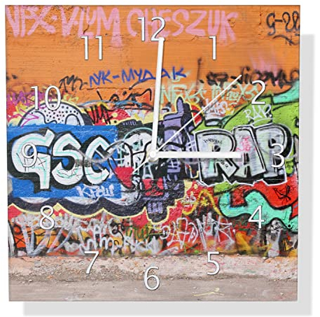 Wallario Design Wanduhr Rap-Graffiti- Wand mit verschiedenen Tags aus Aluverbund, Alu-Uhr Größe 30 x 30 cm, weiße Zeiger mit Metalloptik