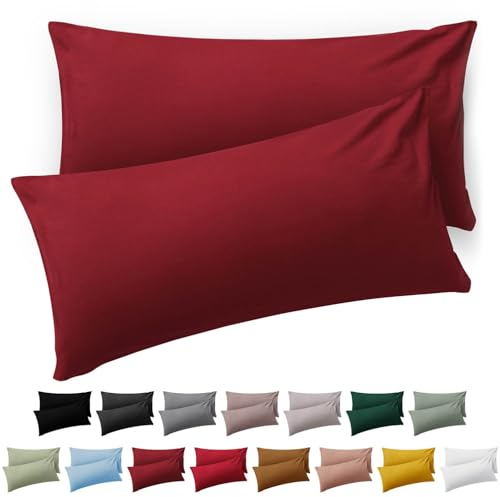 Blumtal Fundas de Almohada 50x70 cm (Juego de 2) - Fundas de cojín de Microfibra para sofá con Cierre de Sobres, Extra Suaves y Lavables, Certificado Oeko-Tex - Rojo Oscuro