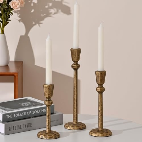 VINCIGANT Kerzenständer Stabkerzen Gold 3er Set, Kerzenhalter Kerzenleuchter Messing Antik für Tischdeko Kamindekoration Hochzeits Dekoration, Metall Goldene 20&24&28cm