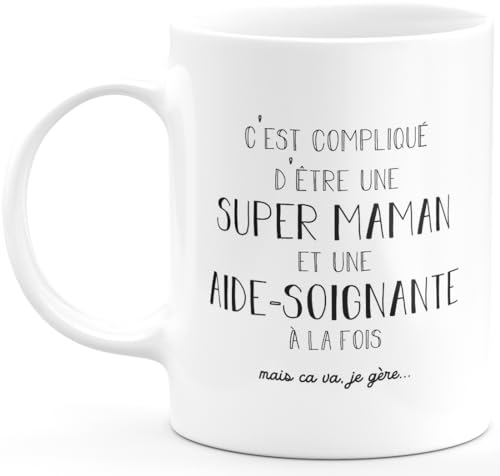 quotedazur - Mug C'est Compliqué D'être Une Super Maman Et Aide soignante À La Fois Mais Je Gère - Blanc/Céramique