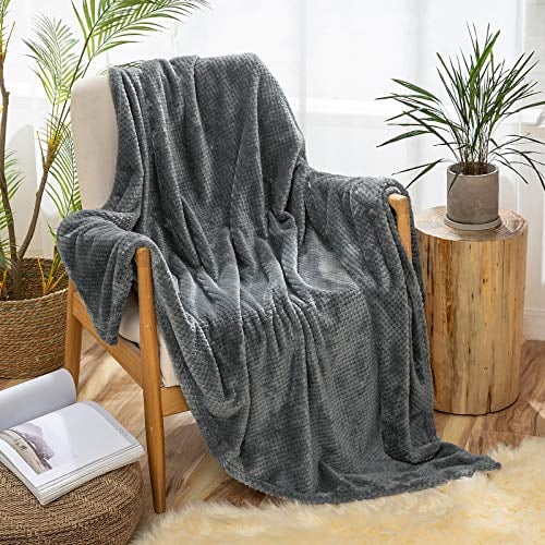 MIULEE Kuscheldecke Granulat Fleecedecke Flanell Decke Weich Flauschig Einfarbig Wohndecken Couchdecke Sofadecke Blanket für Bett Sofa Schlafzimmer Büro, 150x200 cm Dunkelgrau
