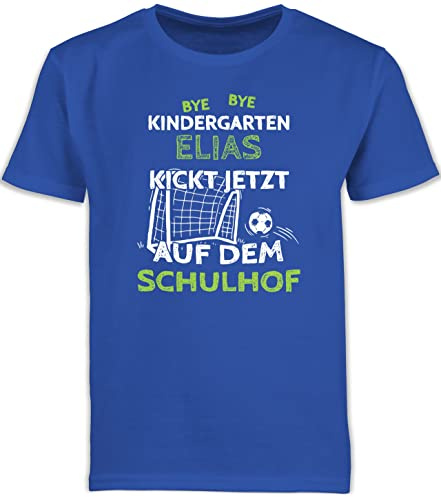 Geschenk mit Namen personalisiert by Shirtracer - Kinder T-Shirt Jungen Schulanfang - Einschulung Junge - Bye Bye Kindergarten - kickt jetzt auf dem Schulhof - Fußball Tor - weiß