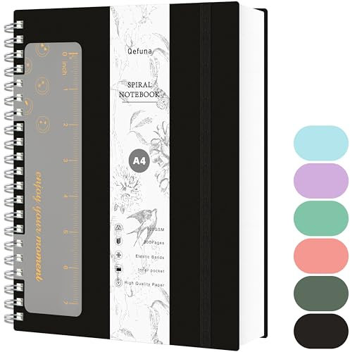 Qefuna Notizbuch A4 Liniert, 300Seiten Spiralnotizbuch, 100g/M² Tintenfestes Papier, PVC-Hardcover,mit Lineal, Erweiterbare Taschen, Elastische Bänd, für Frauen, Männer, 21x 28 cm -Schwarz