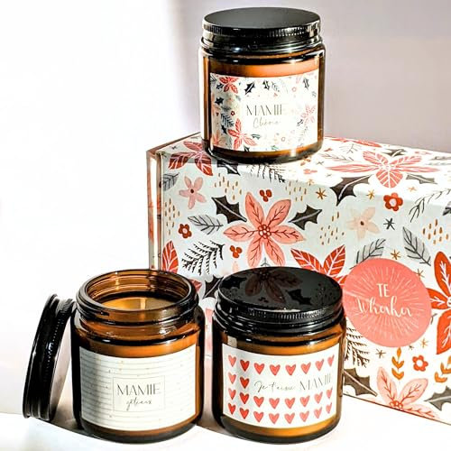 Coffret 3 bougies parfumées Mamie Chérie - Mamie Gateaux - Je t'aime Mamie | Cadeau fête des mamies, Cadeau fête des Grands-mères, Anniversaire Mamie, Annonce Grossesse Mamie