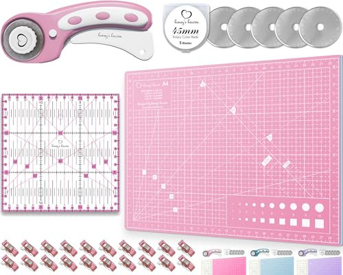 Honey's Heaven 45 mm Rollschneider Stoffschneider Set inkl. Schneideunterlage, Ersatzklingen, Stoffklammern, Patchwork-Lineal (Pink, Schneidematte im A4-Format)