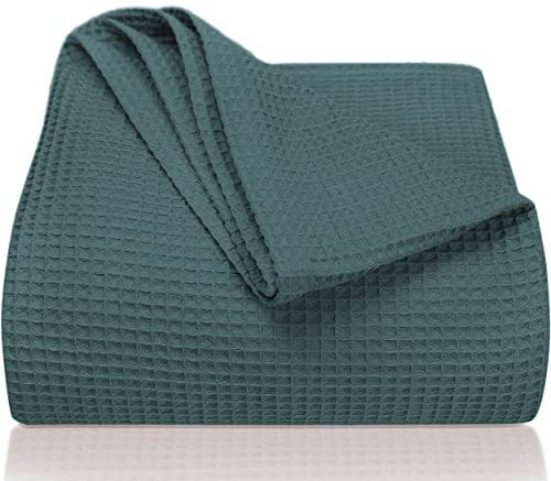 LAYNENBURG Premium Tagesdecke 240 x 260 cm XXL - Waffelpique 100% Baumwolle - leichte Wohndecke Waffeloptik - Baumwolldecke Bett-Überwurf, Sofa-Überwurf, Couch-Überwurf - Sofa-Decke (Blau Mirage)