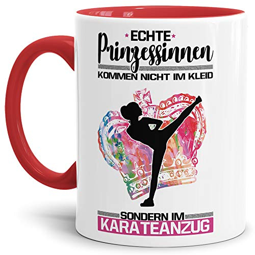 Sport-Tasse Diese Prinzessin trägt einen Karateanzug Mug/Cup/Geschenk-Idee/Witzig/mit Spruch/Innen & Henkel Rot
