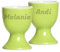 LUXENTU Eierbecher Doppio mit personalisierter Gravur, 2er Set, Kleine Ei-Halter mit einzeiligem Gravurbereich, Perfekt für Namen und Sprüche zu Ostern, Porzellan, Grün