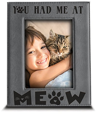 BELLA BUSTA - You Had Me at Meow Katzenrahmen / Haustierrahmen, gravierter Leder-Bilderrahmen (10,2 x 15,2 cm vertikal)