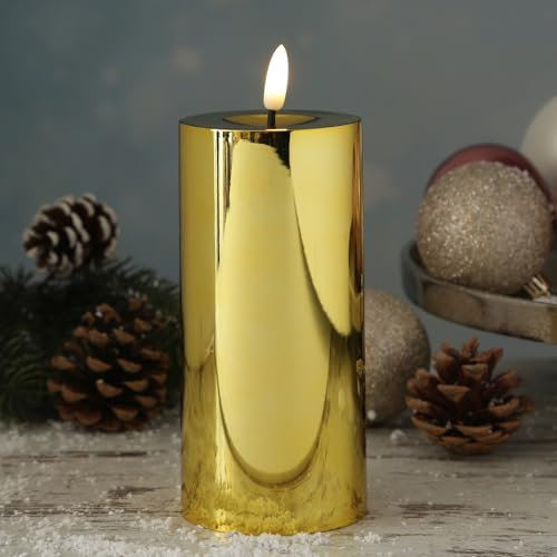 MARELIDA LED Kerze gold glänzend festliche Kunststoff Stumpenkerze mit Timer flackernd Batterieberieben für Innenbereich (D: 7,5cm - H: 17,5cm)
