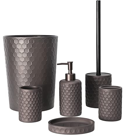 ZCCZ Badezimmer Set – 6-teiliges Organizer-Set mit Toilettenbürste, Mülleimer, Zahnbürstenhalter, Seifenspender, Schale und Becher – Elegante Deko mit Bronze Hexagon-Muster für stilvolle Einrichtung