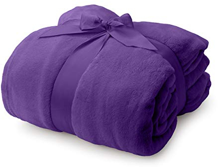 Lumaland Sofa Kuscheldecke mit Ärmel & Fußtasche | 150 x 180 cm warme Wohndecke | Flauschige Decke aus Coral Fleece mit Tasche für Fernbedienung & Handy | Sofadecke & Couchdecke [Lila]