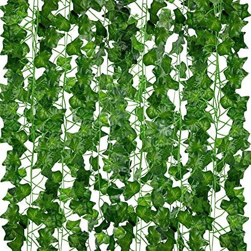 ADORAMOUR Künstliche Efeu Girlanden - 12er Pack, 210cm Länge - Gefälschte Reben für Zimmer und Garten Wand Dekoration für Innen Außen, Grüne Blätter Plastik, Hängende Pflanzen für Grünpflanzen Deko