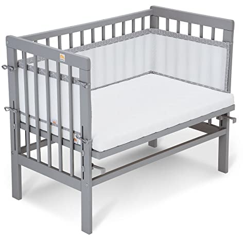 FabiMax Baby Beistellbett Basic, stufenlos höhenverstellbar, Buche massiv weiß lackiert (Matratze Air, Graue Würfel)
