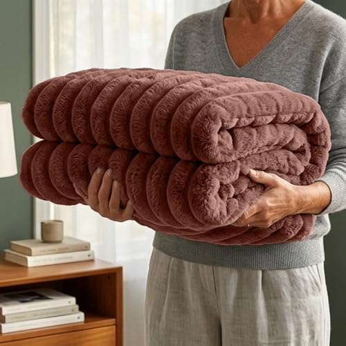 Casabella Throw Blanket - Ribbed Fleece Blanket - Soft Fluffy, Warm & Cosy Sofa Throw - Large Fleece Blanket for Sofa Bed, Couch, Bedding - King Size 200x240 - Brown