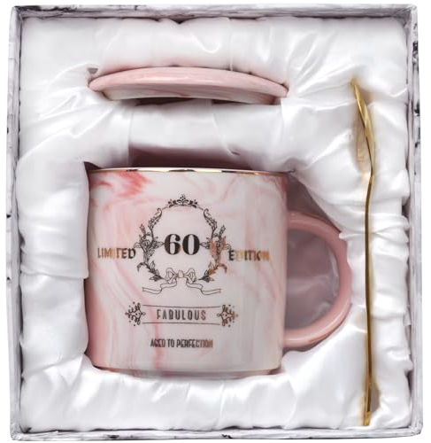 BOKALAKA Regalo para 60 Cumpleaños Mujer - Taza de Café Rosa 12 Onzas para Novia/Madre/Hermana/Colega - Con Caja de Regalo