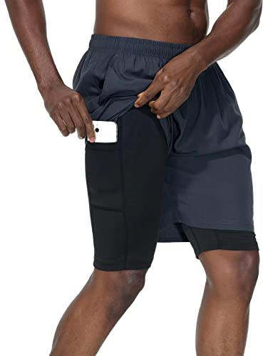 HMIYA Herren 2 in 1 Shorts Fitness Sporthose Kurz Jogginghose Schnelltrocknende Laufhose mit Kompressionsshorts und Taschen Reißverschlussfach(Dunkelgrau,EU-XL/US-L)