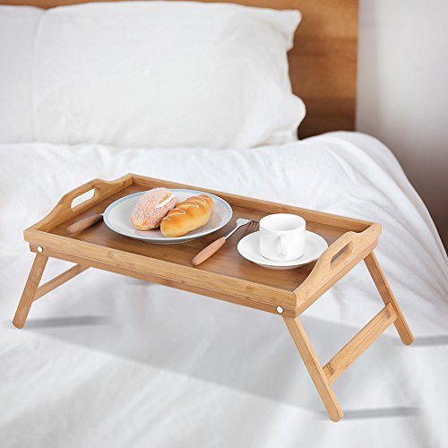 Vassoio da Letto in Legno di Bambù, con Maniglie e Gambe Richiudibili, Bordo Rialzato, Vassoio per Colazion Tavolo da Letto Colazione, 63 x 27,3 x 22,5 cm