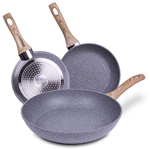 La Moustache - Juego de 3 Sartenes de 20/24/28 cm, Aluminio Fundido con Revestimiento Antiadherente para Todo Tipo de Cocinas, Incluso Inducción, Sin PFOA, Mangos Antiquemadura (Quilmes)