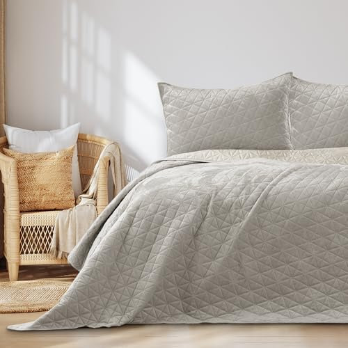 RESTILO Tagesdecke 200x220 cm Beige Bettüberwürf zweiseitig Steppung Velvet Samt Laila