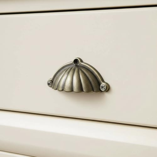 Melody Maison Antique Brass Scalloped Cup Pull Handle
