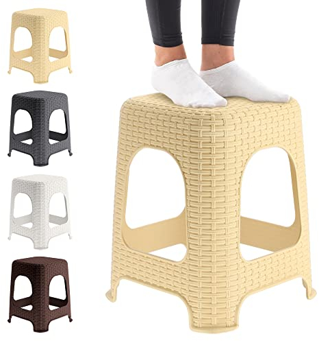 KADAX Hocker aus Kunststoff, Tritthocker bis 120 kg, Rattanhocker mit Antirutschfüßen, Badhocker, Wohnhocker, Leichter Sitzhocker, Gartenhocker, Schemel (Beige)