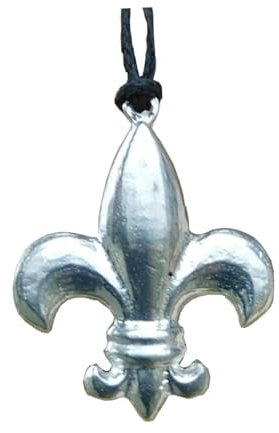 Pendentif Fleur de Lys, Fait Main en Étain, Fabrication Artisanale Française chez Les Étains de Jumilhac