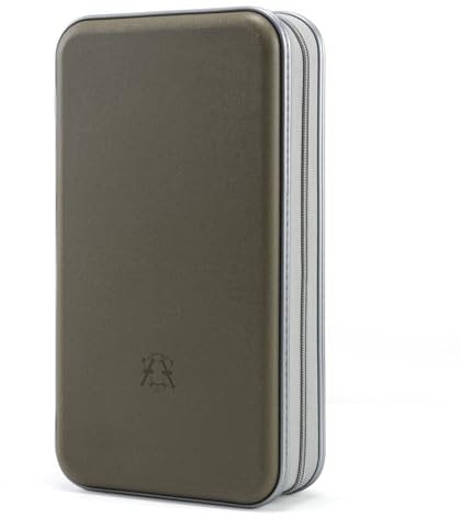 alavisxf xx Custodia rigida per CD, in plastica, portatile, da viaggio, con cerniera, per 96 CD e DVD, per auto, colore verde oliva, capacità 96