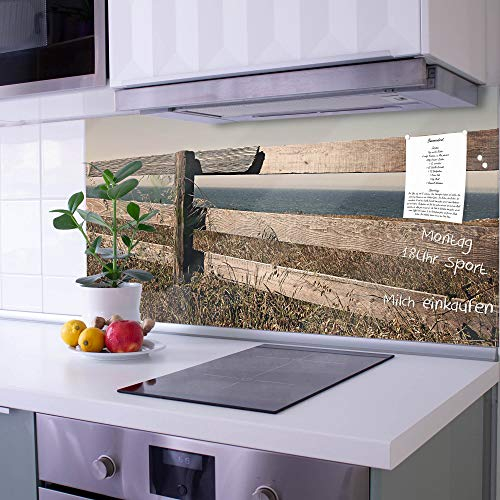 banjado Küchenrückwand Glas ohne Bohren 120x60cm – Glasrückwand Küche mit Motiv Zaun am Meer/Spritzschutz Küchenrückwand Glas/selbstklebende Küchenrückwand Platte - magnetisch & beschreibbar