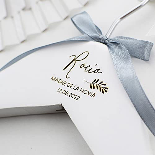 Percha personalizada grabada a láser perfecta para regalar a la madrina, la madre de la novia, la novia, la hermana de la novia... Nombre estilo lettering.