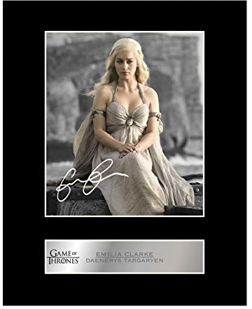 Iconic Pics - Emilia Clarke signiertes Foto mit Passepartout, Daenerys Targaryen – Game of Thrones, Geschenk