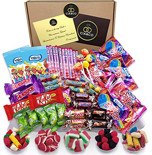 Candy Gift-Box emballé avec +45pcs de Candy Mix et 500g de Gummies. Comprend une carte avec un message personnalisé et des bonbons Kit Kat, Mars, Twix