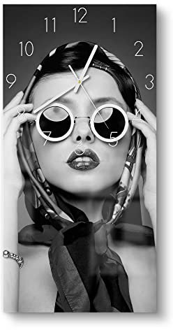 DEQORI Glasuhr | horizontal 30x60 cm | Motiv Junge Frau im Retro-Stil | große XXL Design Uhr aus Glas | leise Wanduhr für Wohnzimmer & Küche | Moderne Hingucker Uhr für die Wand