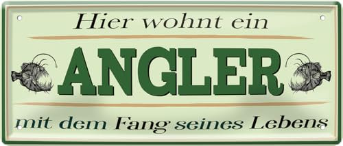 schilderkreis24 Blechschild 28x12cm – „Hier wohnt ein Angler mit dem Fang seines Lebens“ – Humorvolle Deko für Zuhause & Angler-Familien